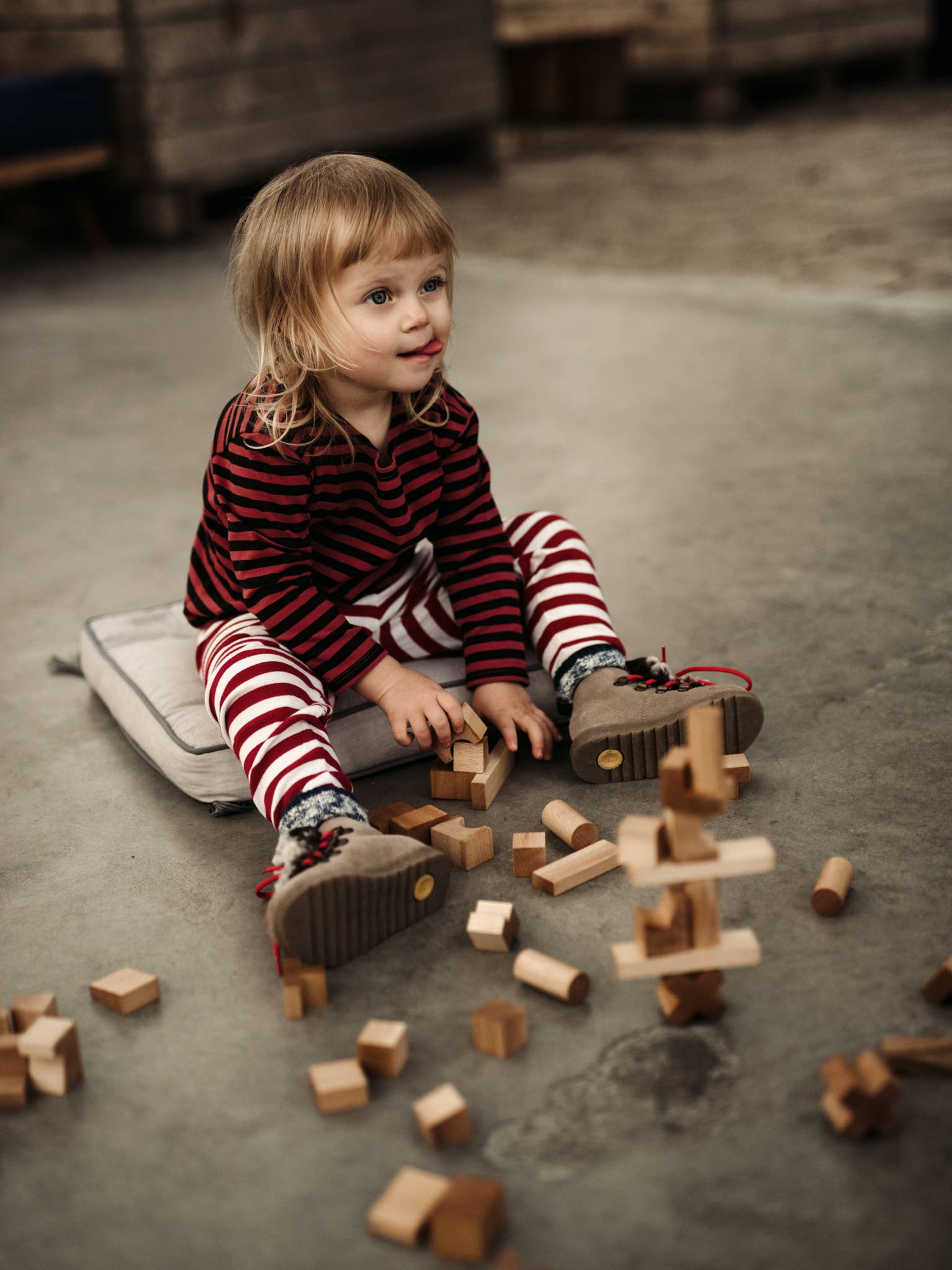 Montessori Spielzeugturm – stapelbar, natürlich